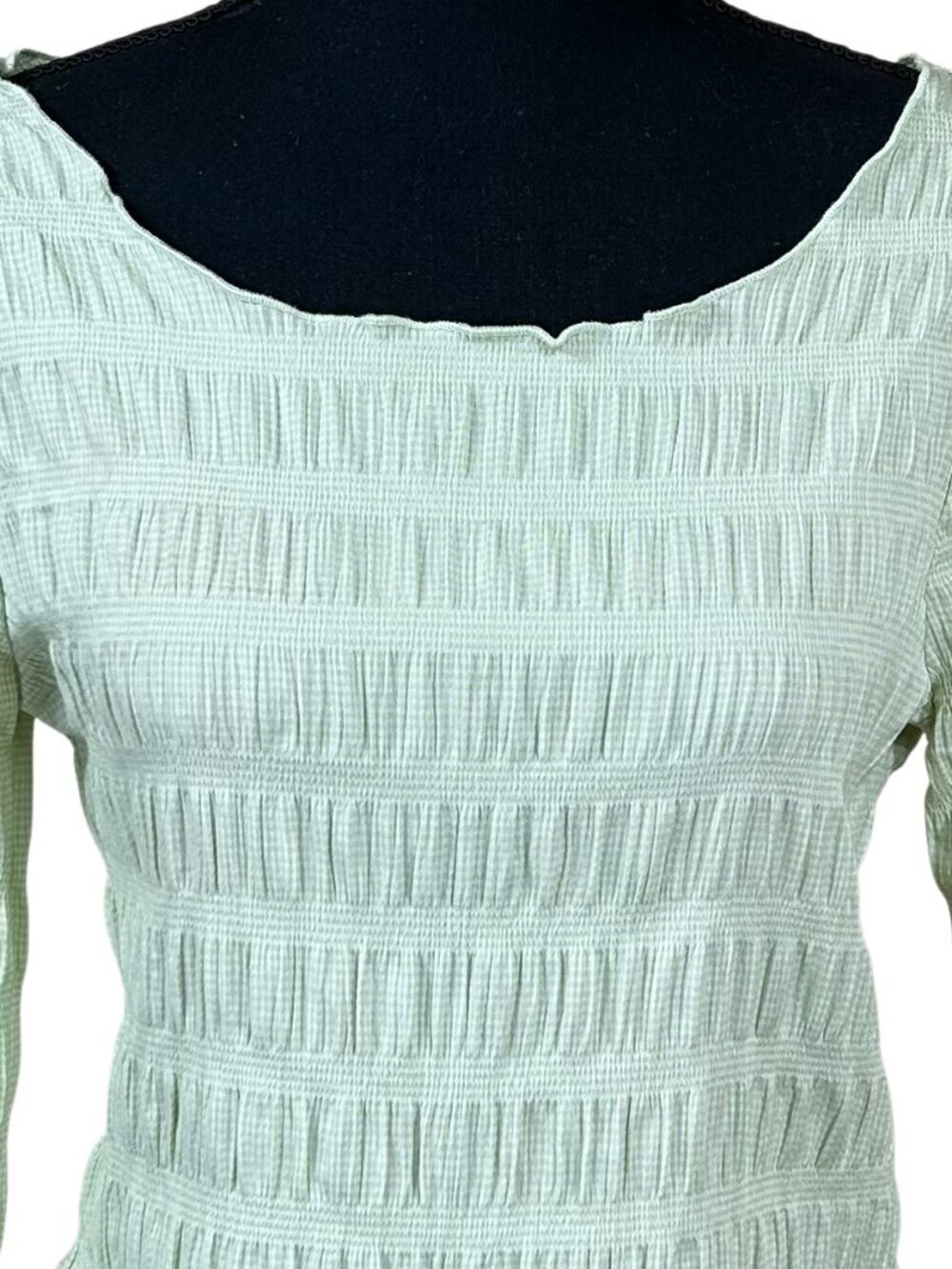 Kendall & Kylie Light Green Long Bell Sleeve Smocked Cropped Top Size S - Picture 4 of 8